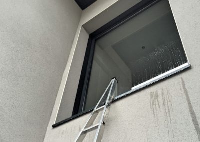 Lavage-de-vitre-laveur-vitrerie-nettoyage-Fenetre-en-hauteur-ACNET-Entreprise-de-nettoyage-meyzieu-pusignan-rhone-ain-isere-rhone-alpes