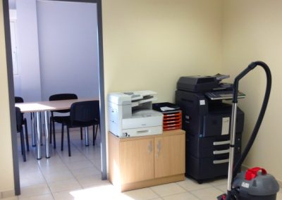 entretien de bureaux ACNET entreprise de nettoyage Meyzieu Pusignan Nettoyage rhone ain isère en rhone-alpes