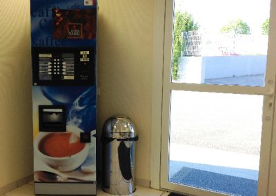 entretien de bureaux - hall acceuil - entreprise de nettoyage ACNET